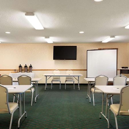 Country Inn & Suites By Radisson, Mason City, Ia Exterior foto